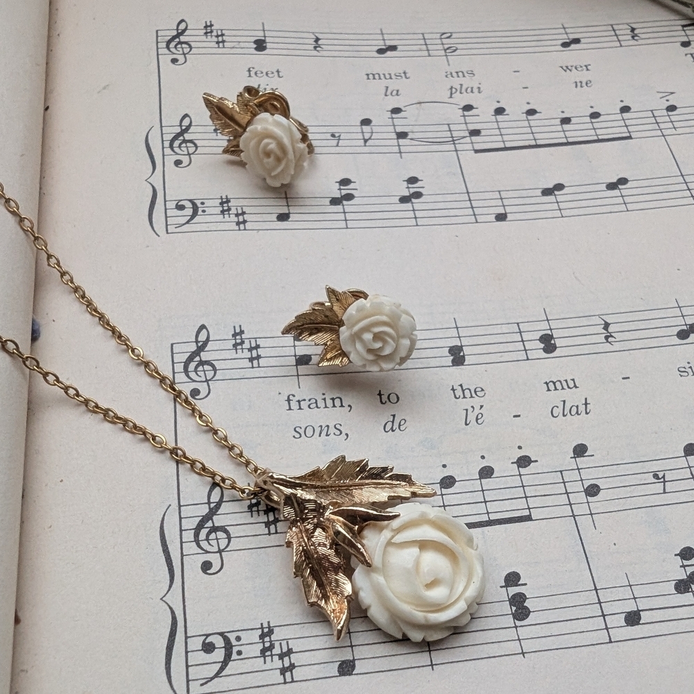 Vintage Goldtone And White Carved Rose Jewelry Set Necklace And Earrings